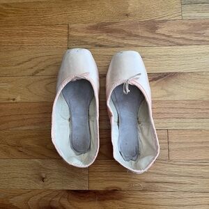 Suffolk Pointe Shoes -Signet